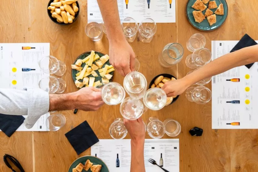 Immagine DEGUSTAZIONE PROSECCO + STUZZICHINI + TOUR CANTINA E VIGNETO 2