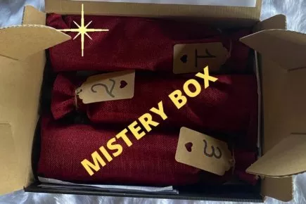 MYSTERY BOX STRUKTURIERTE ROTWEINE Immagine pacchetto MYSTERY BOX STRUKTURIERTE ROTWEINE