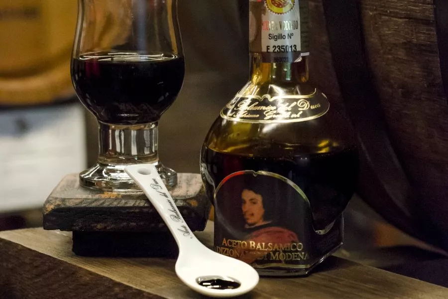 Immagine Visita in Acetaia con degustazione di Aceto Balsamico di Modena e Parmigiano Reggiano DOP 4