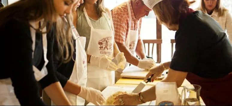 Immagine visita Lezioni di Cucina con la Nonna Marcella cantina Cantine Goretti