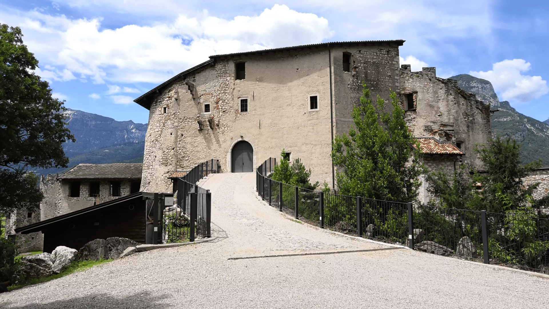 Immagine Castel Pietra 1 Immagine Castel Pietra 1