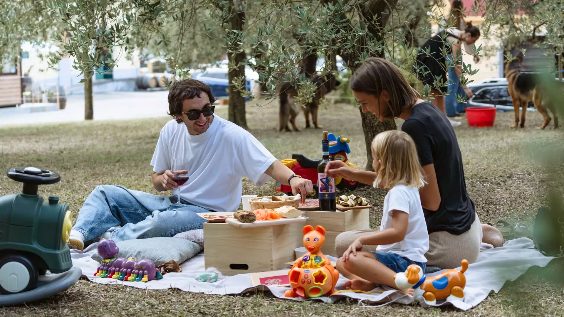 Immagine Stacca la Spina... e Stappa una Bottiglia! Picnic in Vigna 2